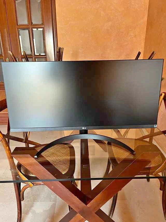 LG 29" UltraWide IPS Monitor: 21:9 HDR10 & AMD FreeSync