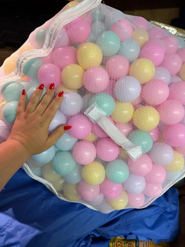 BPA Free Plastic Ball Pit Balls with Storage Bag, 1,000 ct - photo 2