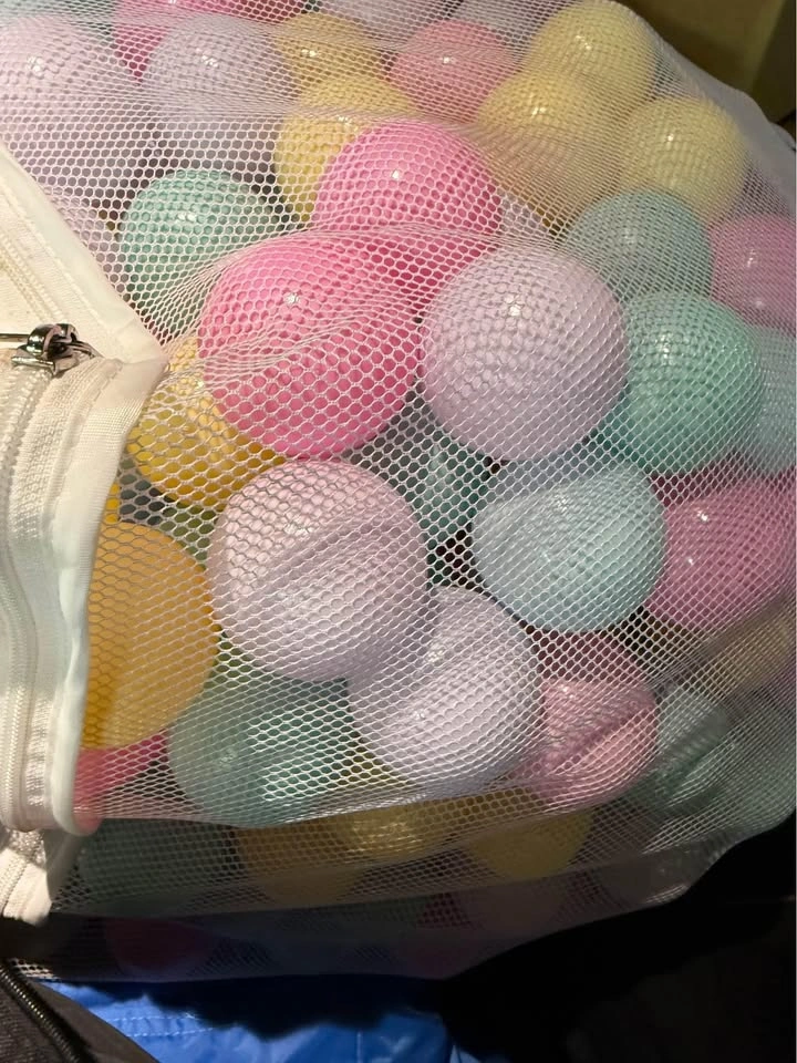 BPA Free Plastic Ball Pit Balls with Storage Bag, 1,000 ct - photo 3