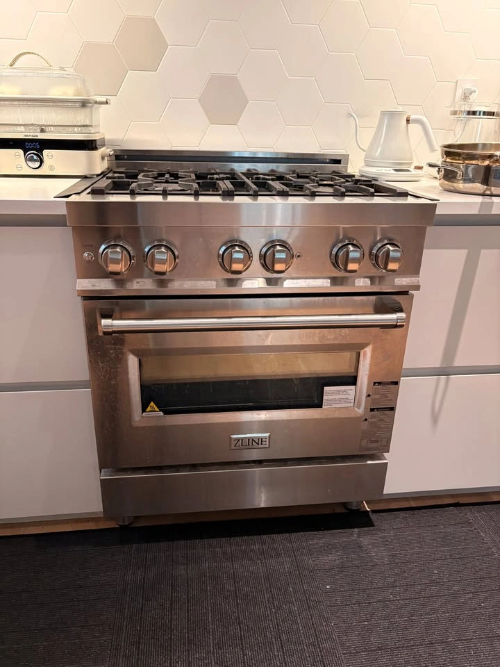 ZLINE Legacy 30" Gas Range - 220V - photo 2