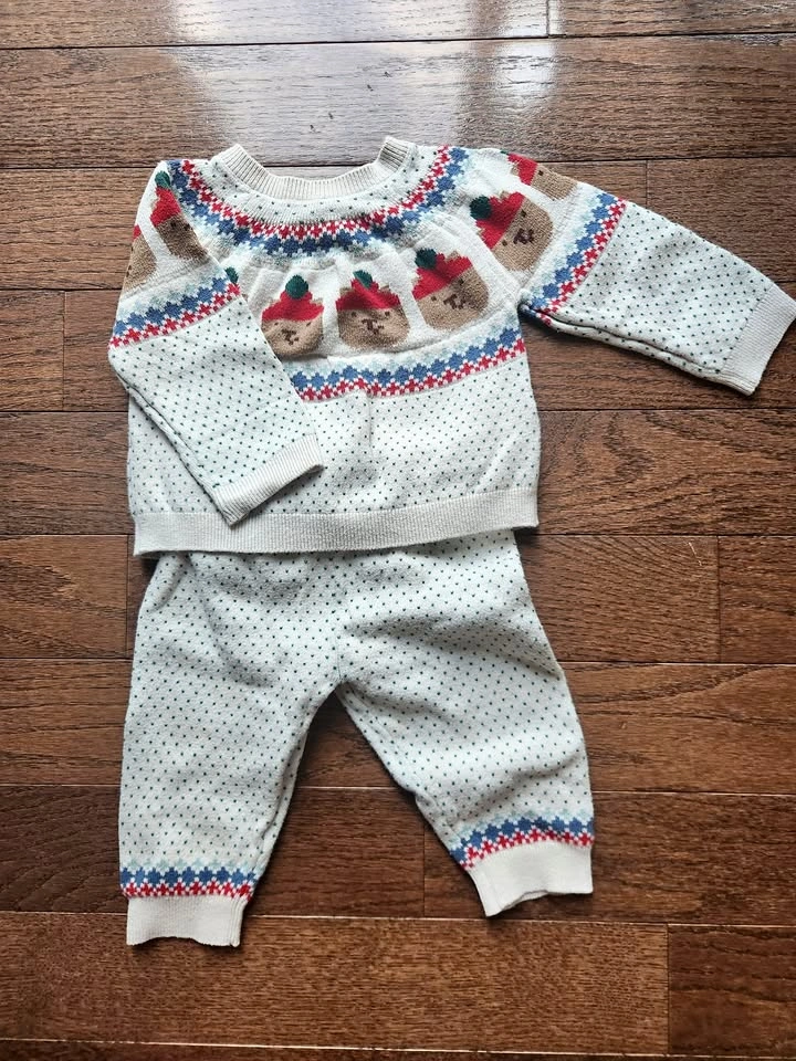 Baby Gap 6-12 month knit sweater set