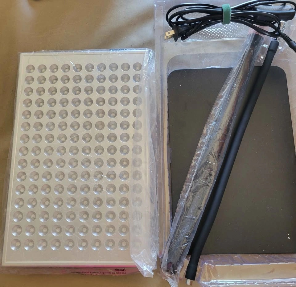 Red Light Panel Lamp with Adjustable Stand - photo 3