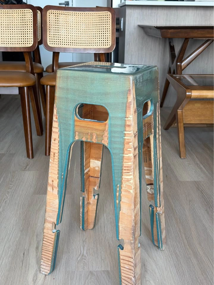 Wood and Lacquered Designed Stool - Original - photo 3