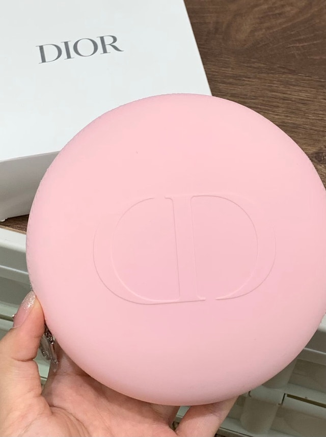 BNIB Dior Forever pink silicone round cosmetic case