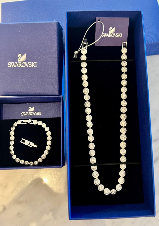BNIB Swarovski Una Angelic Necklace and Bracelet Set