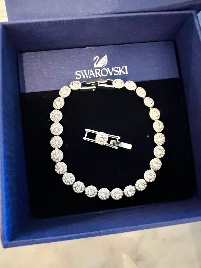 BNIB Swarovski Una Angelic Necklace and Bracelet Set - photo 2
