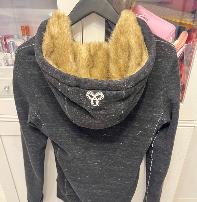 New TNA Hoodie size Small faux fur - photo 3