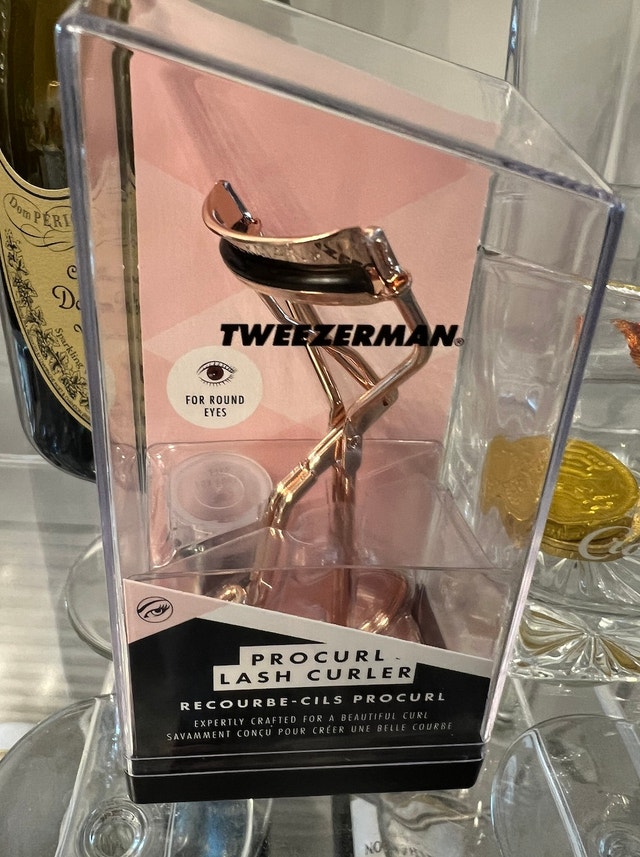New TWEEZERMAN Procurl Lash curler