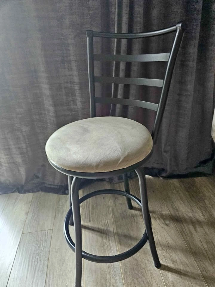 Swivel Bar Stool