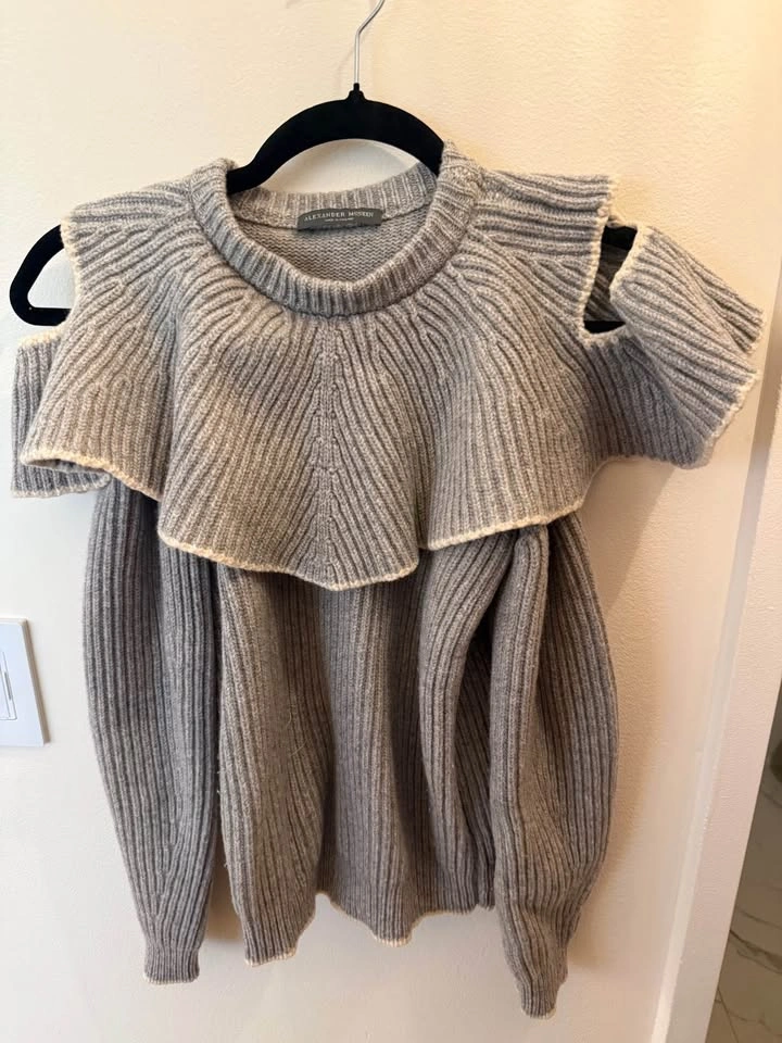Alexander McQueen Cold Shoulder Ruffle Knit Sweater - photo 2