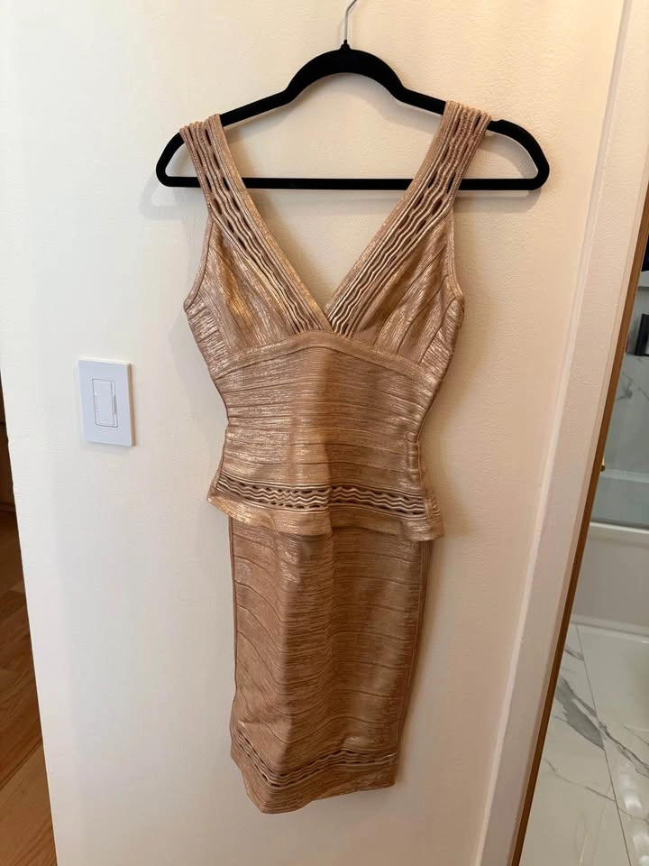 Herve Leger by Max Azria Rose Gold Peplum Bandage Dress - photo 2