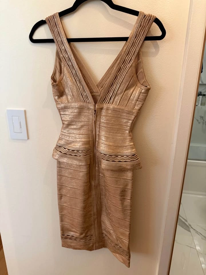 Herve Leger by Max Azria Rose Gold Peplum Bandage Dress - photo 3
