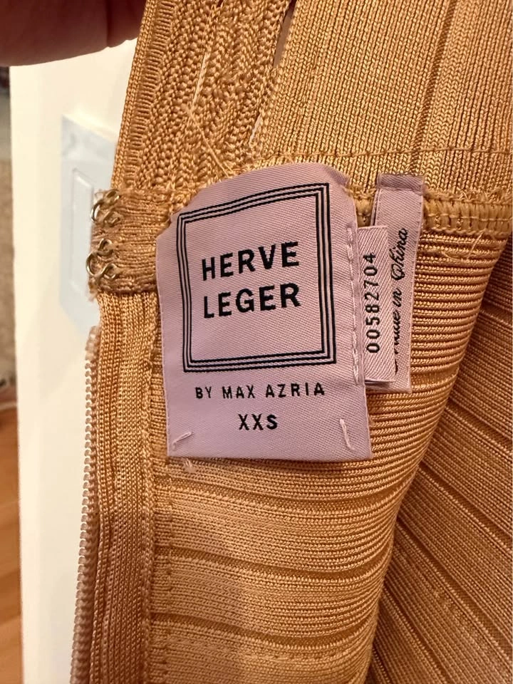 Herve Leger by Max Azria Rose Gold Peplum Bandage Dress - photo 4