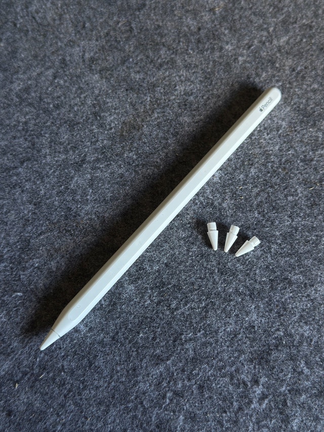 Apple Pencil with 3 Extra Tips!!