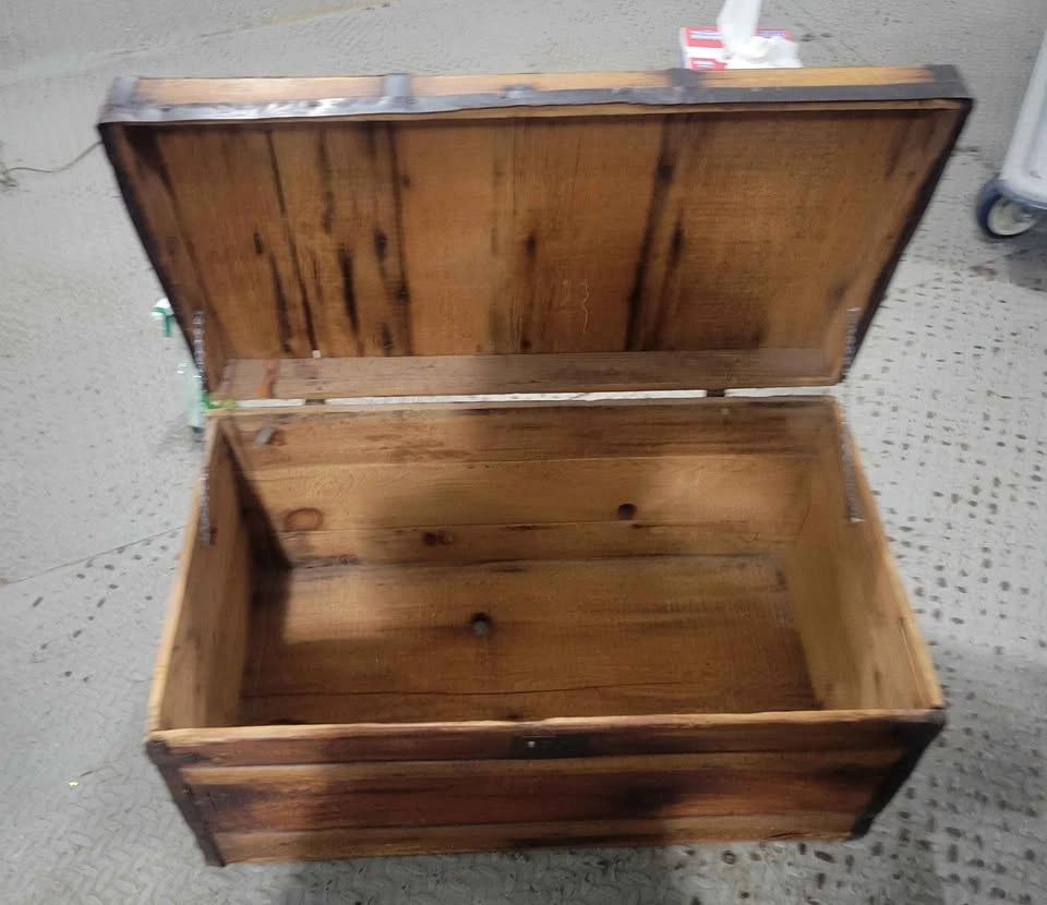 Antique Blanket Chest / Steamer Trunk – Solid Wood - photo 5