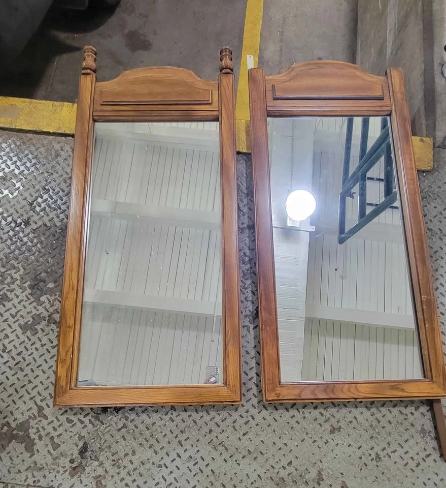 Vintage Oak Dresser w/ Matching Mirrors – Solid Wood Style - photo 2