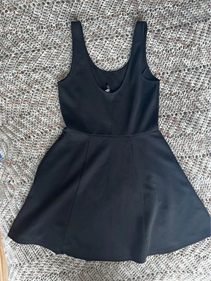 H&M black mini dress - photo 2