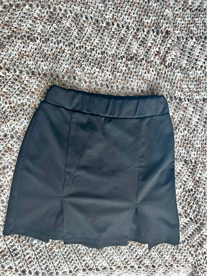 Black mini skort