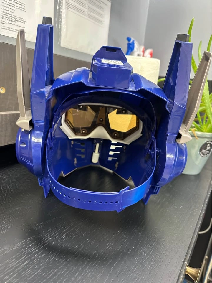 Hasbro Transformers Optimus Prime Voice Changer Helmet - photo 4