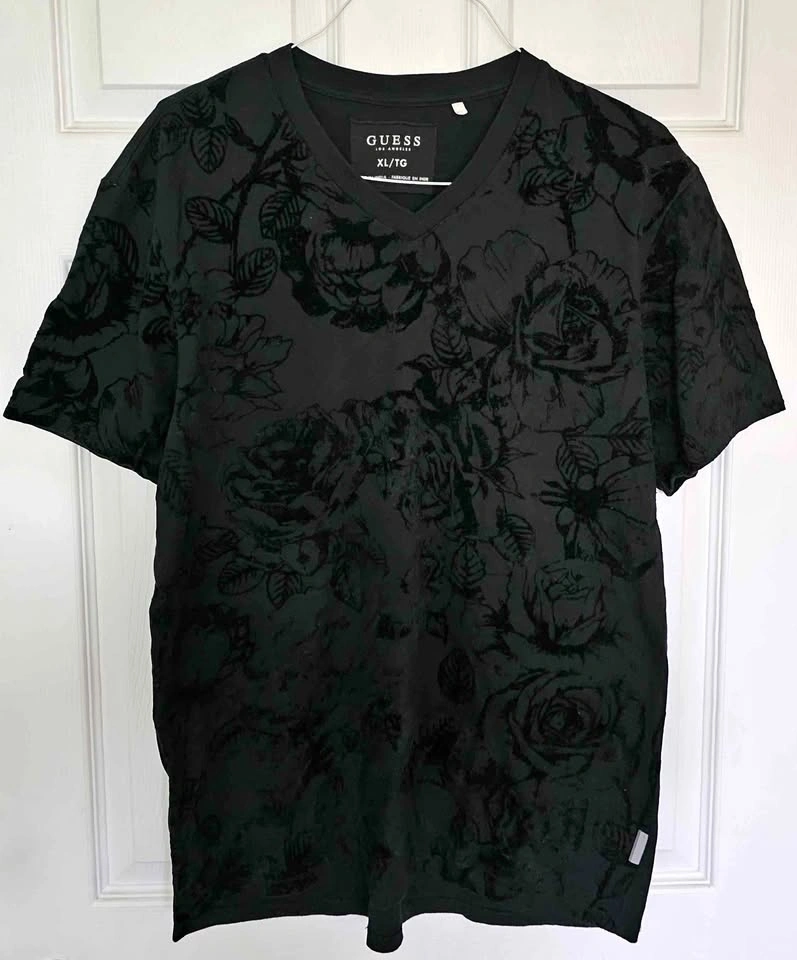 Guess Floral Rose V-Neck Shirt - Size XL