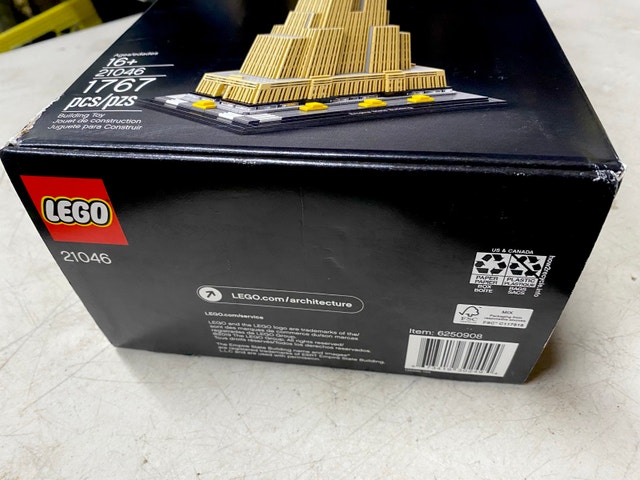 Lego 21046 Empire State Building for sale - photo 2