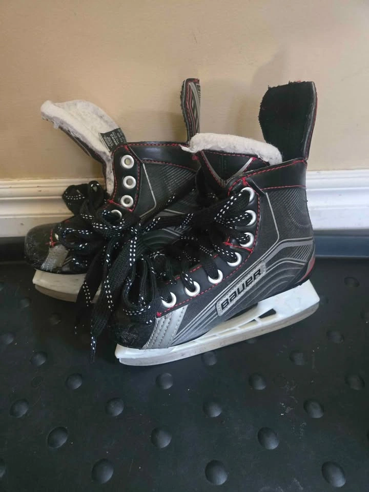 Bauer Vapor ice skates sz Y12