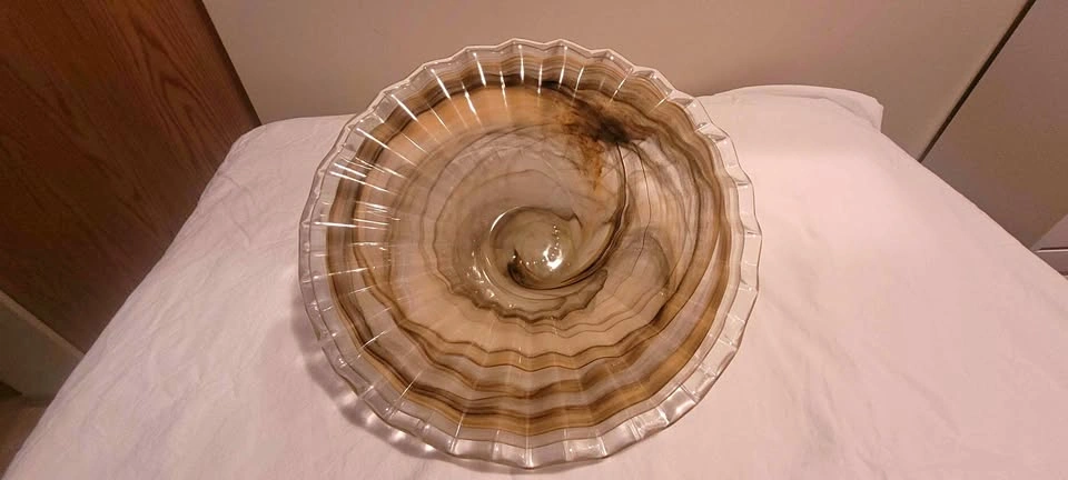 Hand-Blown Art Glass Swirl Ruffled Bowl