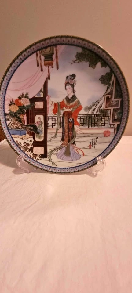 1988 Imperial Jingdezhen Porcelain Xi-feng Collector Plate
