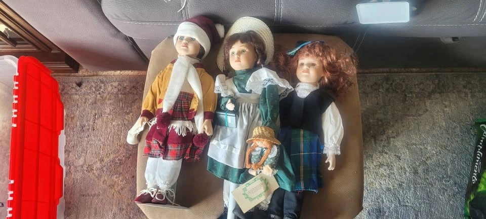 Large Collection of Vintage Porcelain Dolls - photo 3
