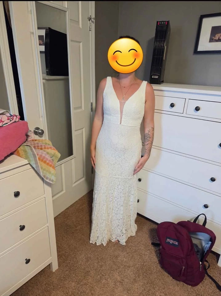 White Lace Mermaid Wedding Dress with Deep V-Neck - photo 2
