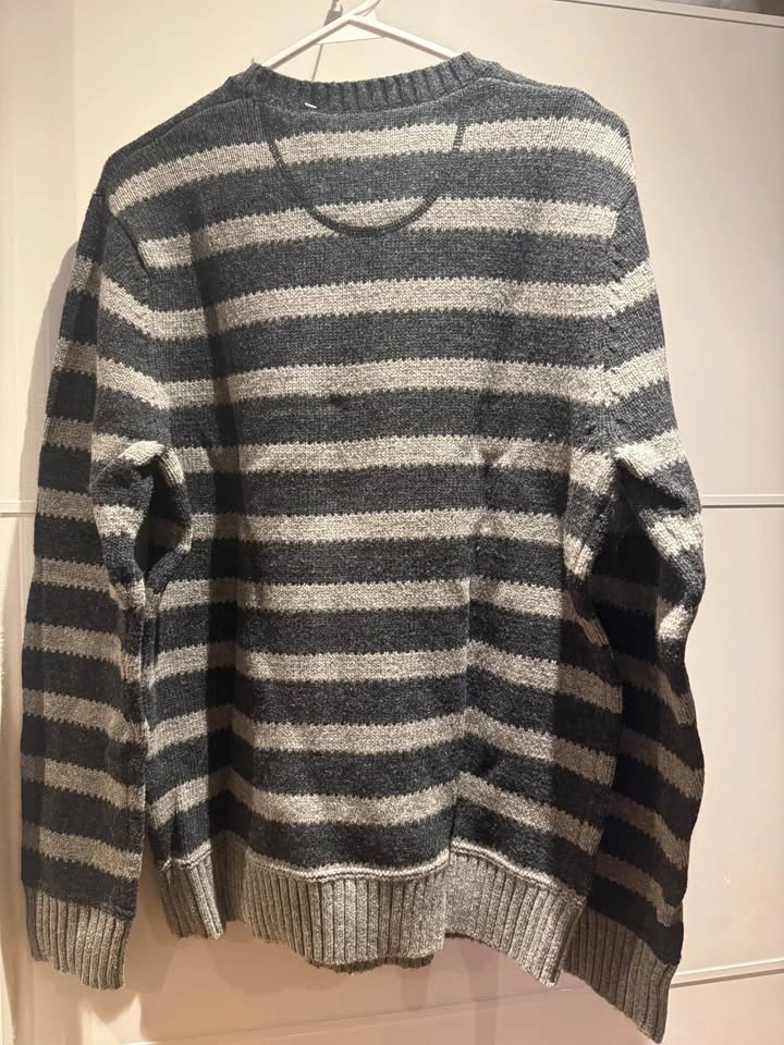 GAP men's crewneck knit sweater size M - photo 3