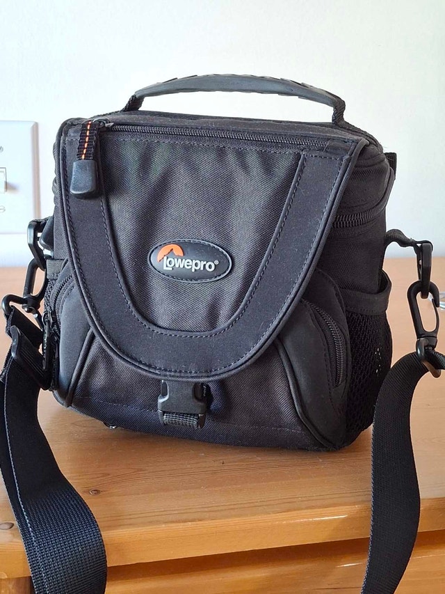 Lowepro nova mini camera bag