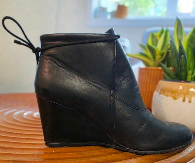 High-end Leather Wedge Boots! Like NEW! Size 9-10 - photo 3