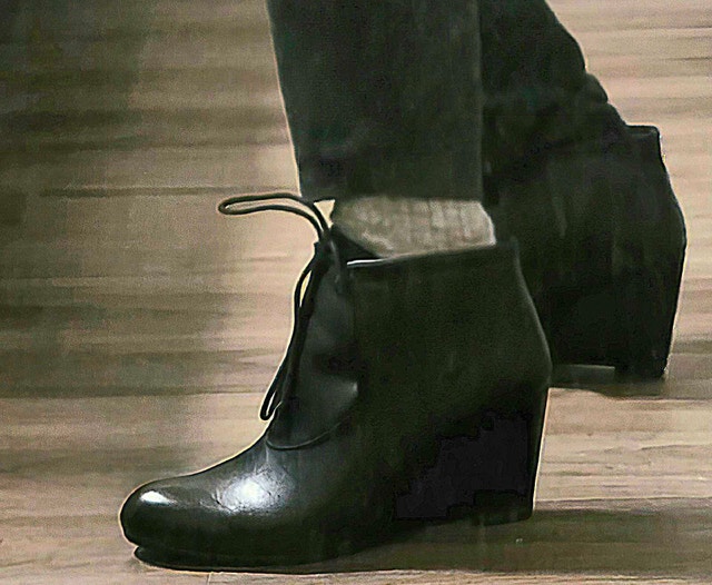 High-end Leather Wedge Boots! Like NEW! Size 9-10 - photo 4