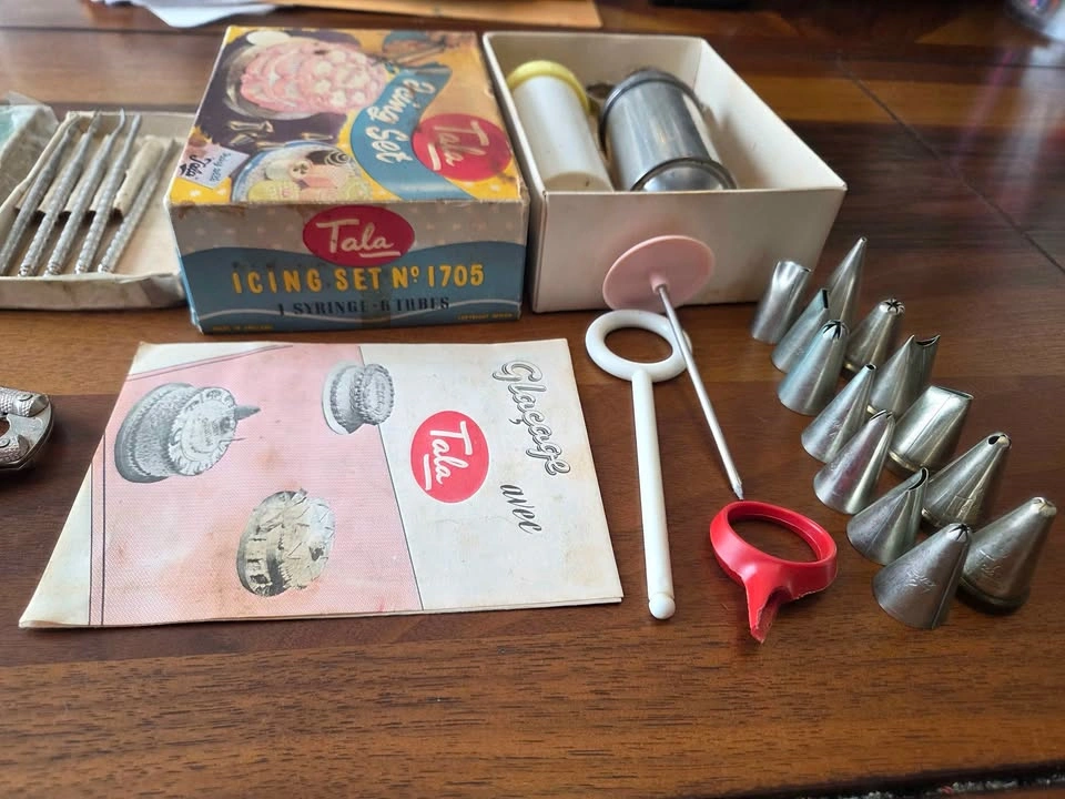 Vintage HMQ Nutcracker Set and Tala Icing Set #1705 - photo 2