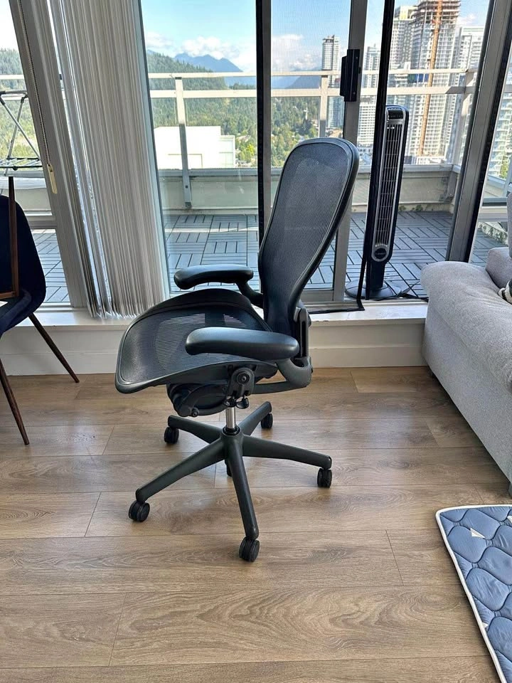 Genuine Herman Miller Aeron Classic Size B