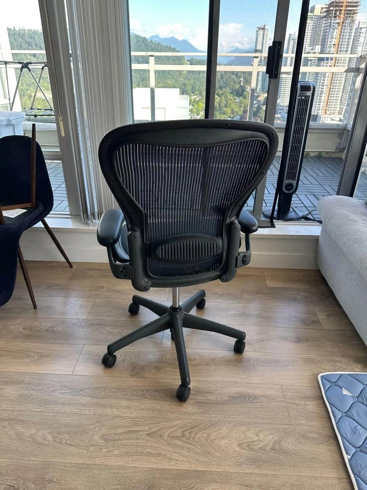 Genuine Herman Miller Aeron Classic Size B - photo 3