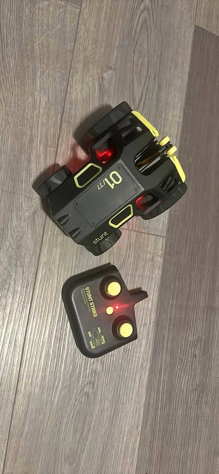 Remote control stunt car