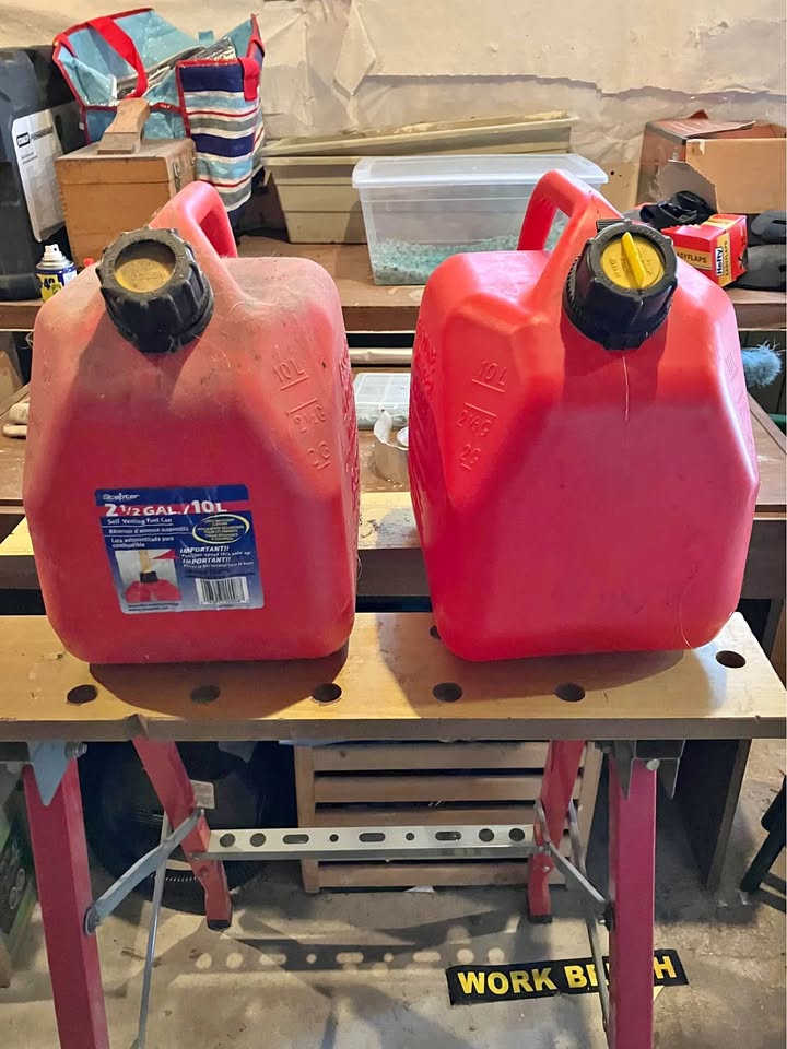 2x20L, 2 1/2 Gal. Jerry Gas Cans