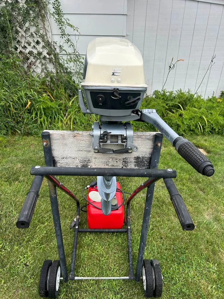 Evinrude 6 HP Outboard Motor - photo 4