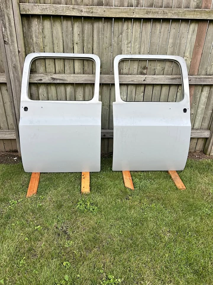 Chevrolet GM Suburban Back Door Pair