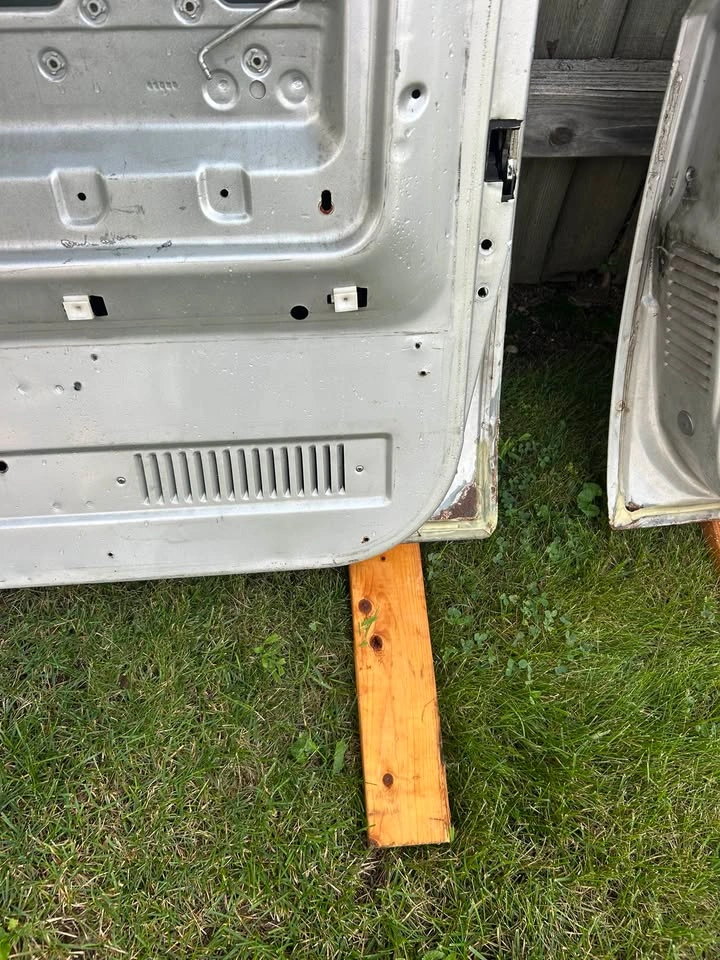 Chevrolet GM Suburban Back Door Pair - photo 3