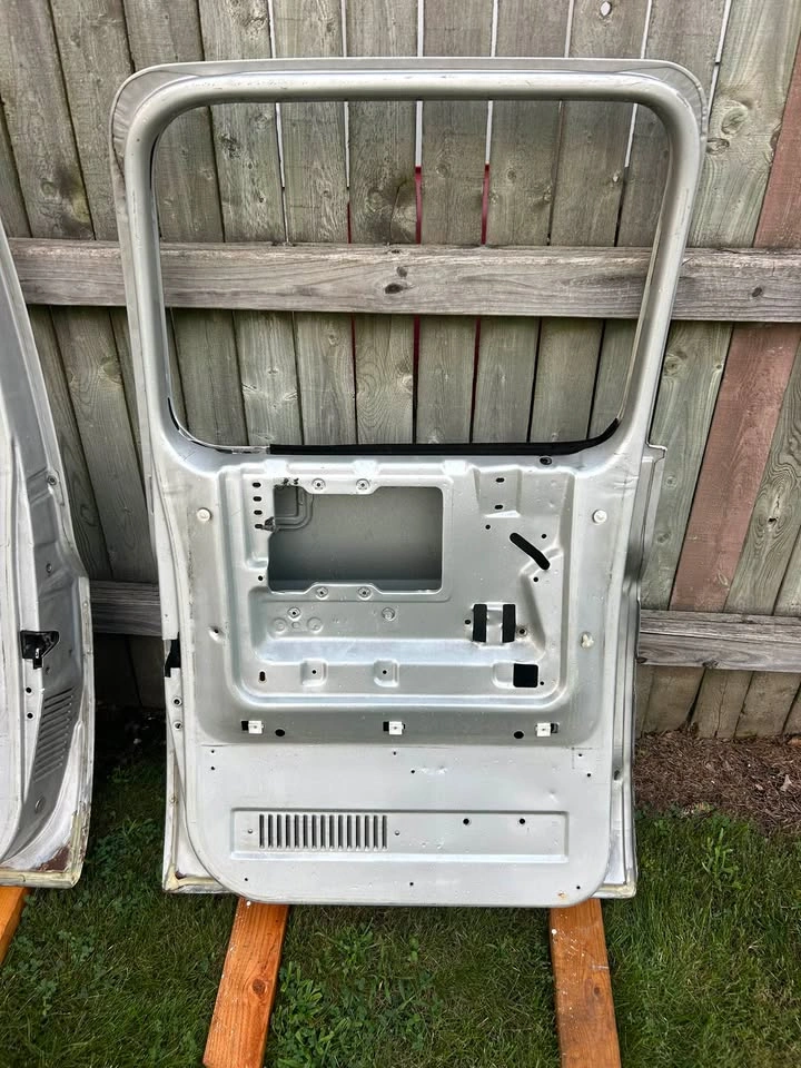 Chevrolet GM Suburban Back Door Pair - photo 5