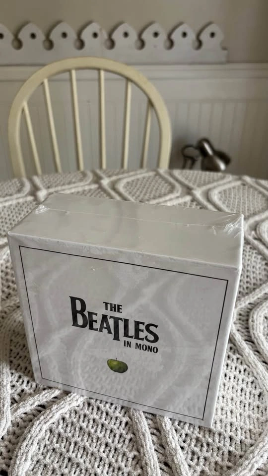 The Beatles in Mono 13 CD Box Set - photo 2