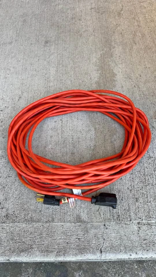 15 meter (50 ft) 16 gauge outdoor extension cord