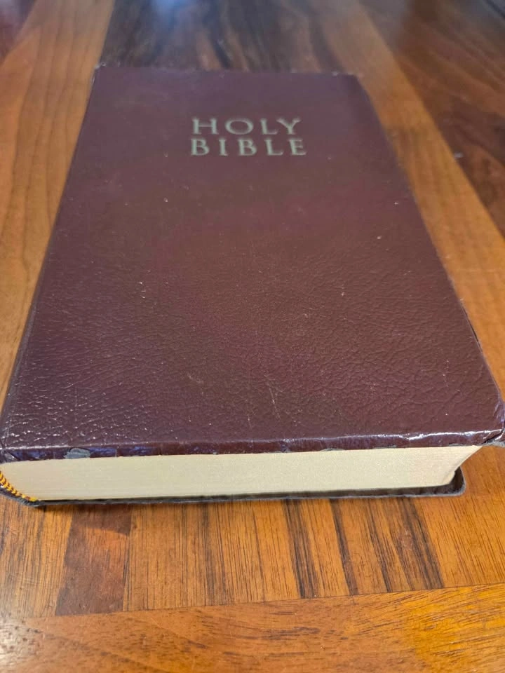 Christian Books & Unmarked Family Bible Printed 1975 - photo 5