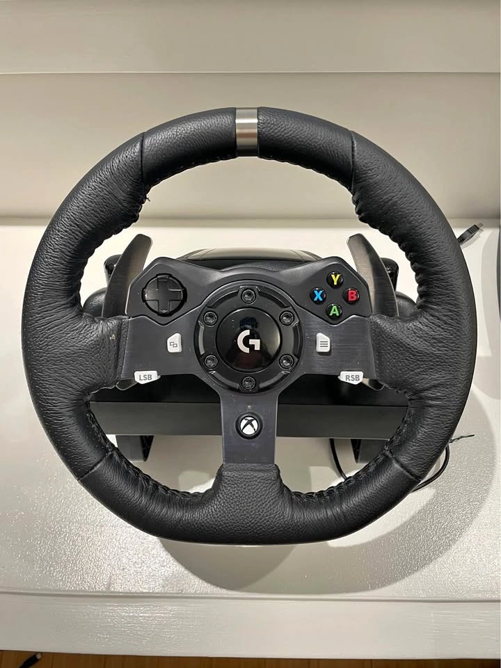 Logitech G920 Driving Force Racing Wheel and Pedals