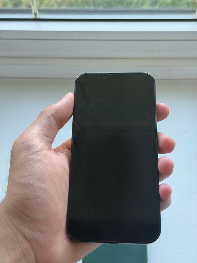 Apple iPhone 14 128GB - 84% Battery Health - photo 2