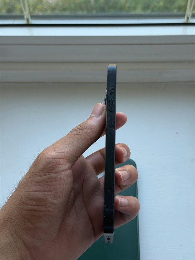 Apple iPhone 14 128GB - 84% Battery Health - photo 3