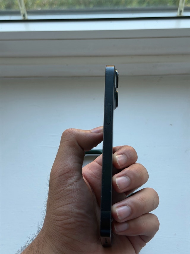 Apple iPhone 14 128GB - 84% Battery Health - photo 4